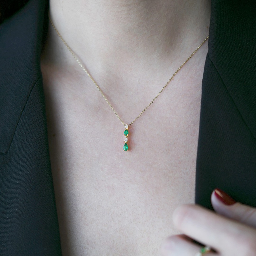 Lanț din aur galben de 18K și pandantiv cu Smaralde și Diamante naturale